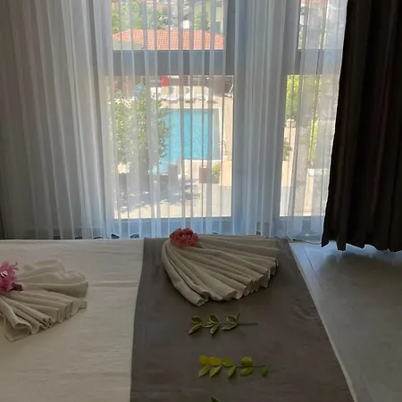 Hayat Hotel *